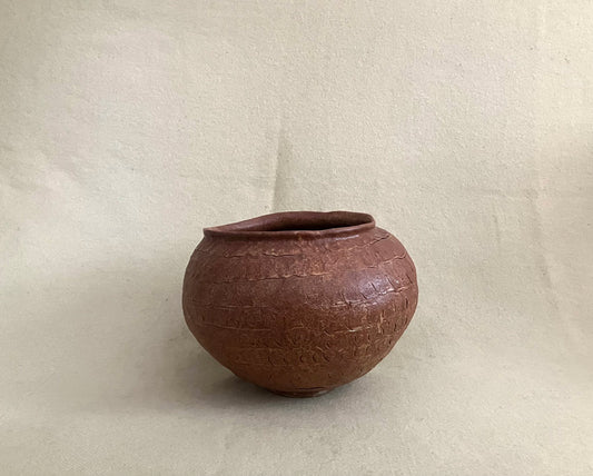 Short Round Vase (red)