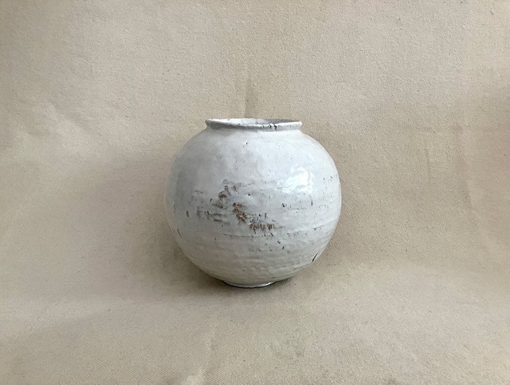 Round Vase (white)