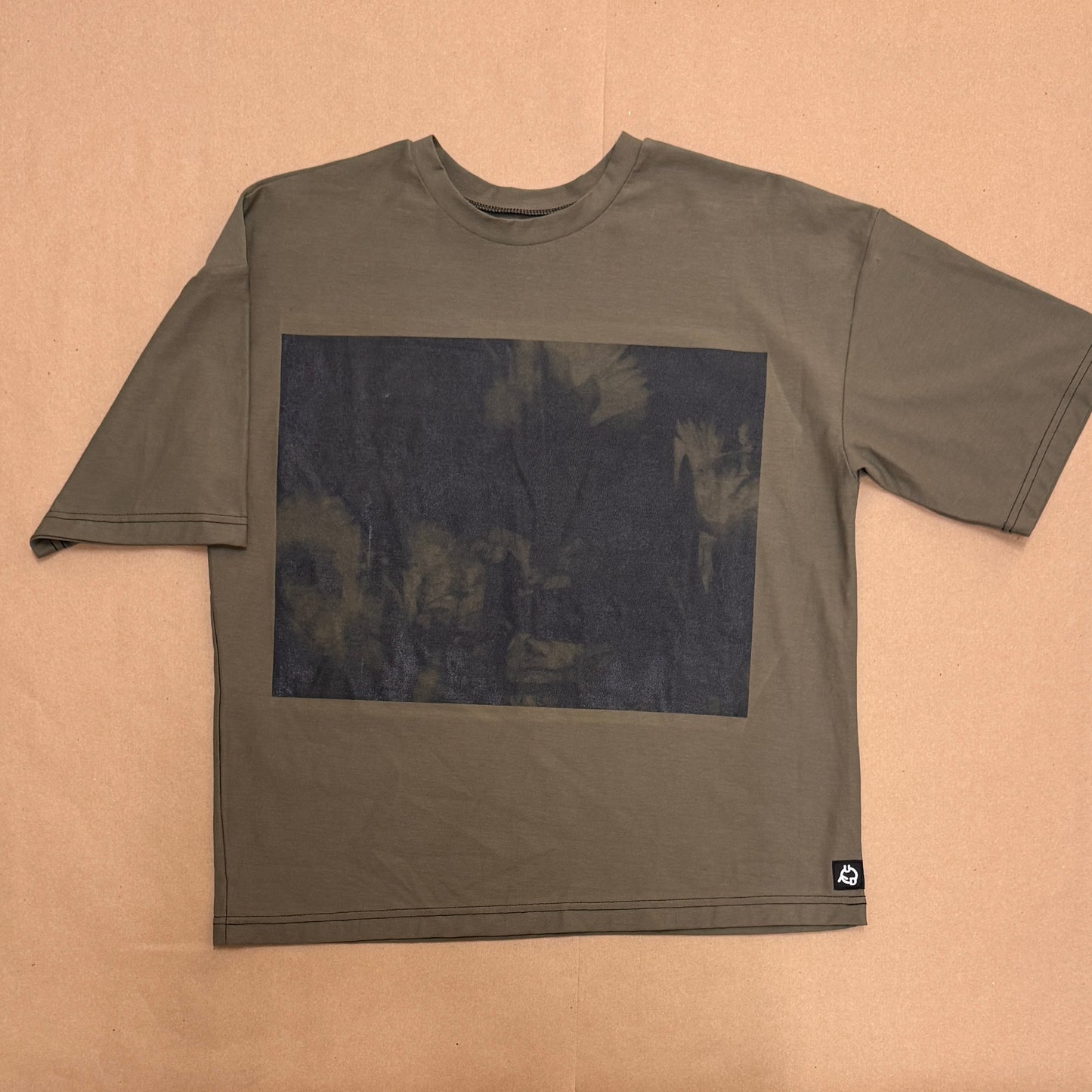 Uni Design / Laura Clark Collab tee - olive