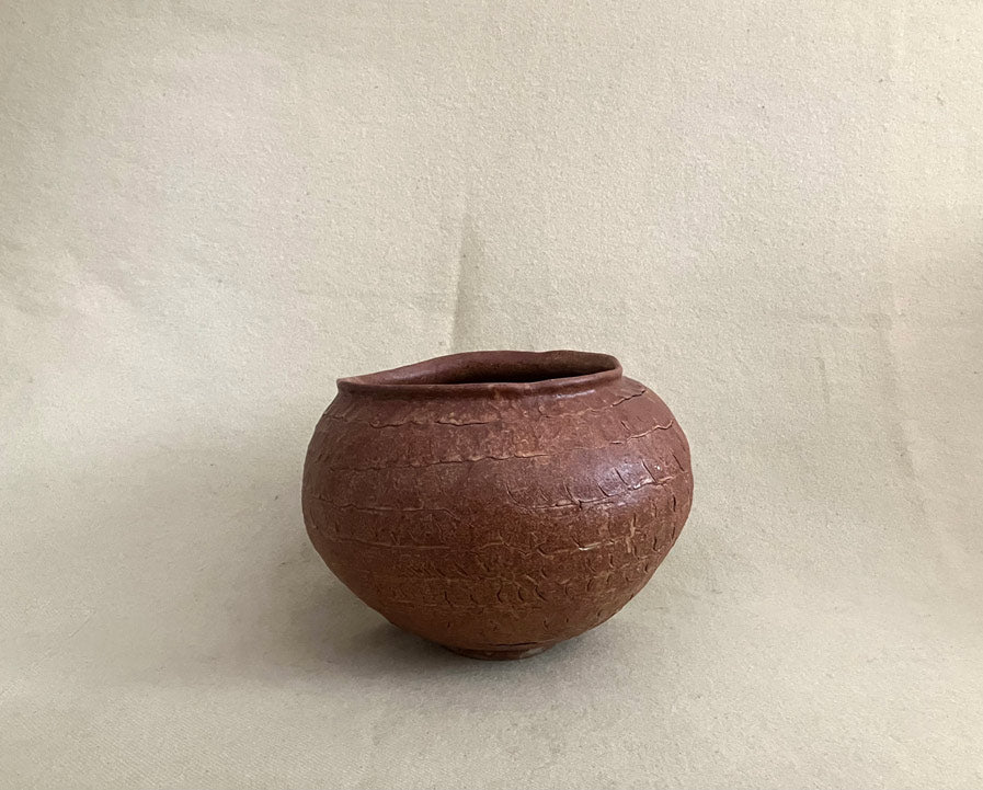 Short Round Vase (red)
