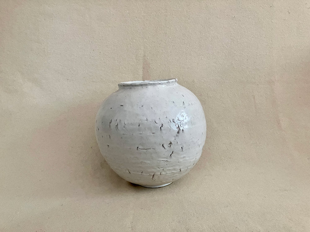 Round Vase (white)