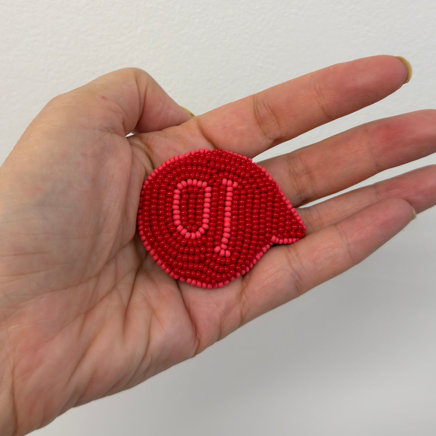 Chatty Brooch - Oi