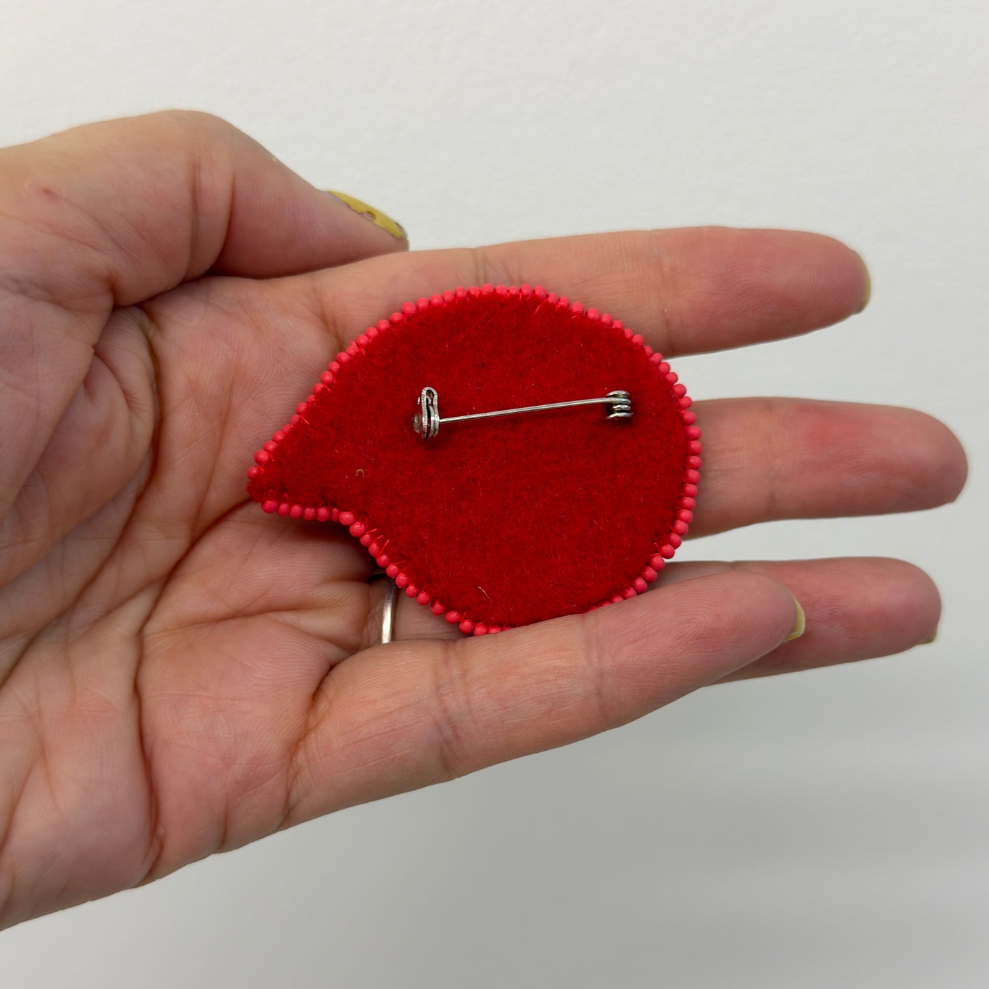 Chatty Brooch - Oi